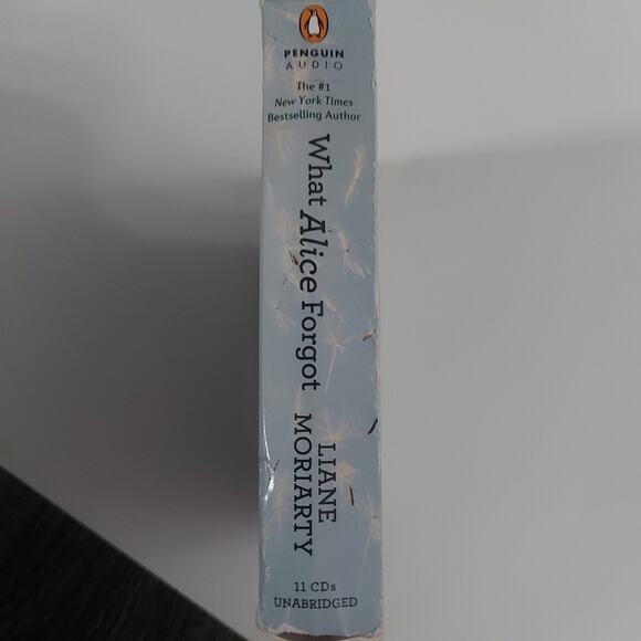 What Alice Forgot Liane Moriarty Mystery Audiobook Listening Book Cozy Winter - Picture 9 of 9